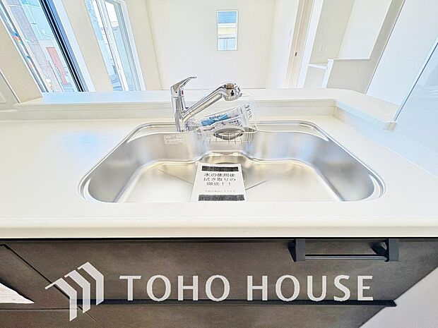 浄水と原水をボタン一つで切り替えられる浄水器一体型水洗。近年主流になりつつある人気の設備です。