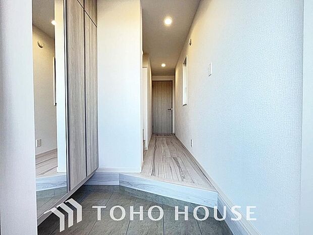 ダウンライトを使用しお洒落に演出。帰りたくなる家をテーマに設計。いつも「人」と「家」の間に・・・。