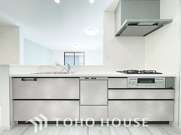 ご家族みんなで調理ができる位のスペースを実現したキッチン空間となっております。