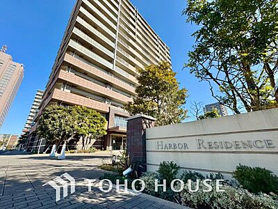 外観:住まいの本質から住み心地と安全性を徹底追求。機能的な動線や豊富な収納、独立性の高い部屋配置など日々の快適さに配慮しました。家族が安心して長く健やかに暮らせる、確かな安心感と心地よさを備えた住まいです。 外観:住まいの本質から住み心地と安全性を徹底追求。機能的な動線や豊富な収納、独立性の高い部屋配置など日々の快適さに配慮しました。家族が安心して長く健やかに暮らせる、確かな安心感と心地よさを備えた住まいです。