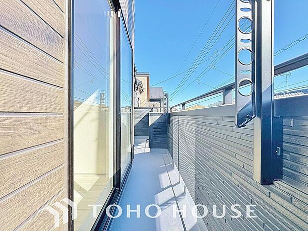 陽光に愛され、環境に恵まれ、家族に包まれた邸宅は、どんなに月日が経っても色褪せる事なく輝き続けます。