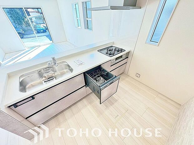 食洗機は家事の時間を短くできることがメリット。ビルトインタイプはキッチンをすっきりとみせてくれます。