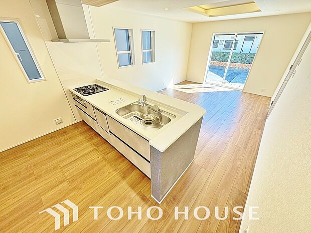 対面キッチンは、目線の先が空間の広がりのあるリビングやダイニングなので、開放感を感じられます。