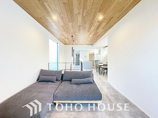 造りこんだ空間演出の妙が生み出す光と質のハーモニーはこの住宅のクオリティの良さを実感させてくれます。