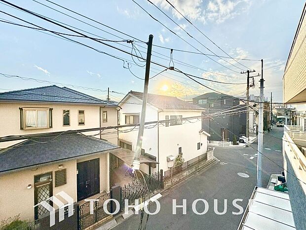 その豊かな眺望にふさわしい空間には、通風・採光にも優れ、心地よい光と風があふれています。