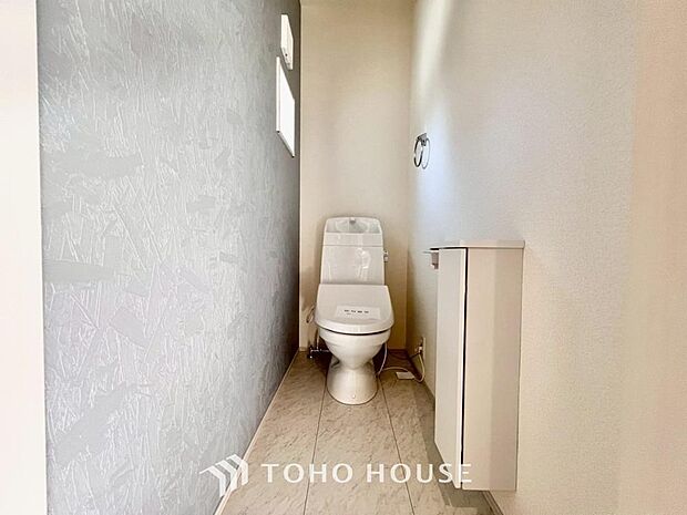 清潔な空間であって頂けますように、目に留まるだけではなく汚れをふき取り易いフロアと壁紙をチョイス。