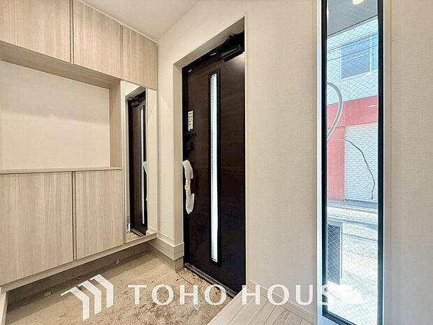 ゲストを招き、家族を迎える玄関は、ディスプレイや照明にこだわってみてはいかがでしょうか。