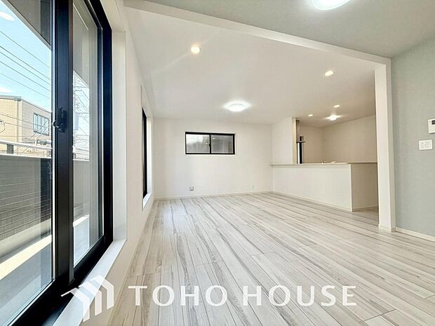 造りこんだ空間演出の妙が生み出す光と質のハーモニーはこの住宅のクオリティの良さを実感させてくれます。