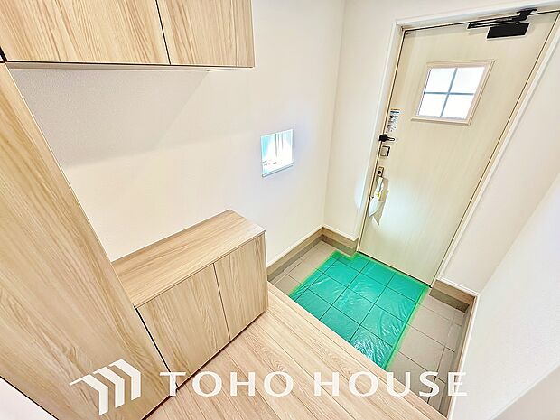 ゲストを招き、家族を迎える玄関は、ディスプレイや照明にこだわってみてはいかがでしょうか。