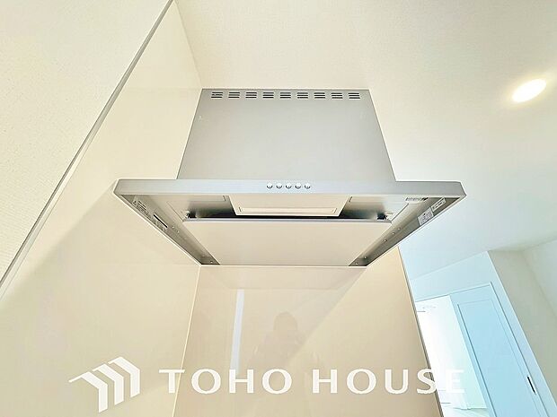 最新のレンジフードは静音性や省エネ性能が向上しデザインもスタイリッシュ。効率的な換気で料理を快適に。
