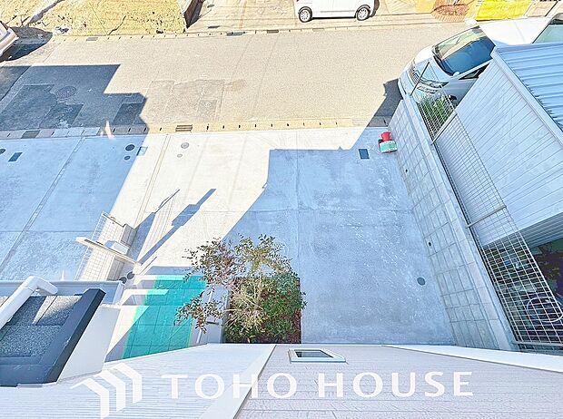 家のすぐ前に駐車場があるので、車の出入庫に時間がとられることもありません。