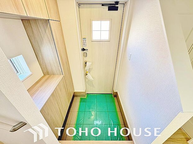 ゲストを招き、家族を迎える玄関は、ディスプレイや照明にこだわってみてはいかがでしょうか。