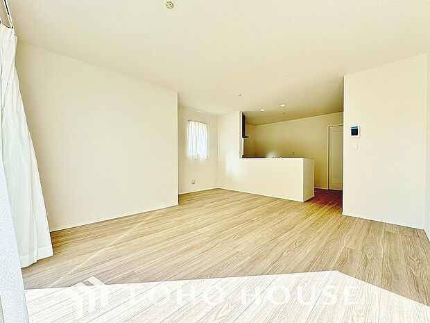 心温まるくつろぎを楽しめるリビングは、静かで落ち着いた癒しの空間となり、家族とゆったり過ごせます。