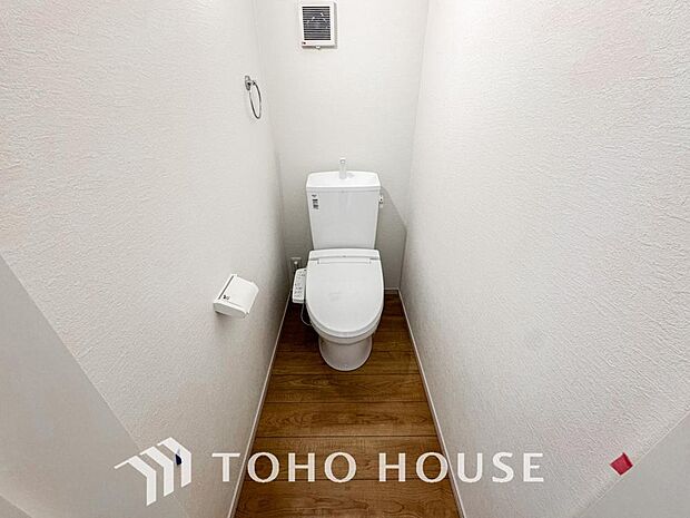 清潔な空間であって頂けますように、目に留まるだけではなく汚れをふき取り易いフロアと壁紙をチョイス。