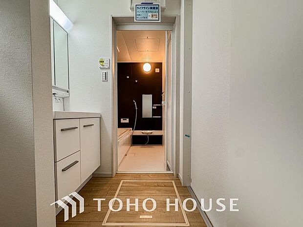 お家の中でも特にプライベートスペースとなる洗面所は、洗濯場所と浴室を同じ空間でまとめております。