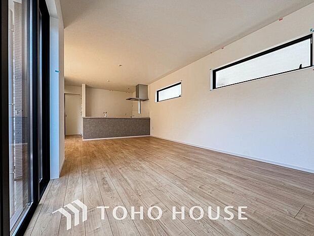 光が注がれる青い空から鮮やかに赤色にゆっくりと染まる。そんな優しい時間がここでは流れてゆく。