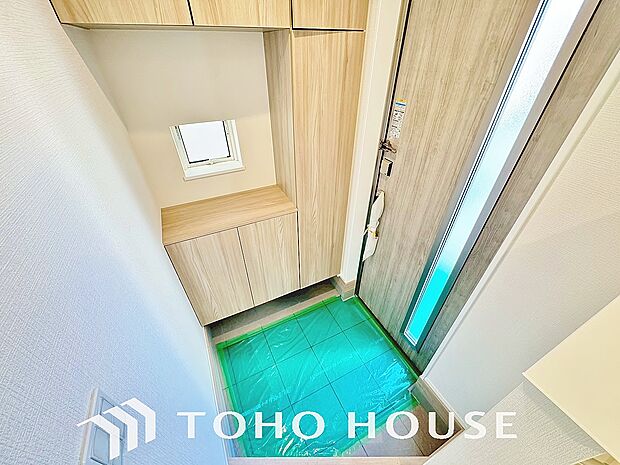 ゲストを招き、家族を迎える玄関は、ディスプレイや照明にこだわってみてはいかがでしょうか。