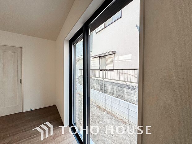 複層ガラスは結露を抑えたり、遮音にも効果を発揮します。