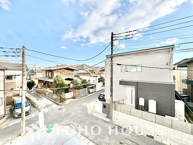 その豊かな眺望にふさわしい空間には、通風・採光にも優れ、心地よい光と風があふれています。