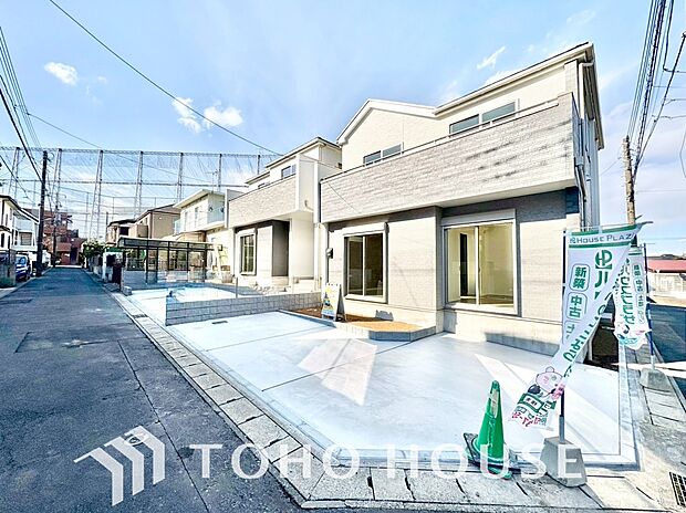 周辺環境とのコラボレーションにより明るく開放的な空間を演出しております。