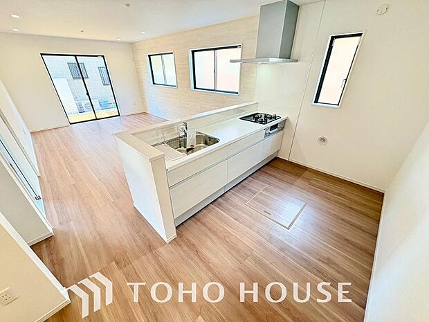 広々キッチンを採用。みんなで作った料理を召し上がりながらの会話は、どのような物になるのでしょうか。