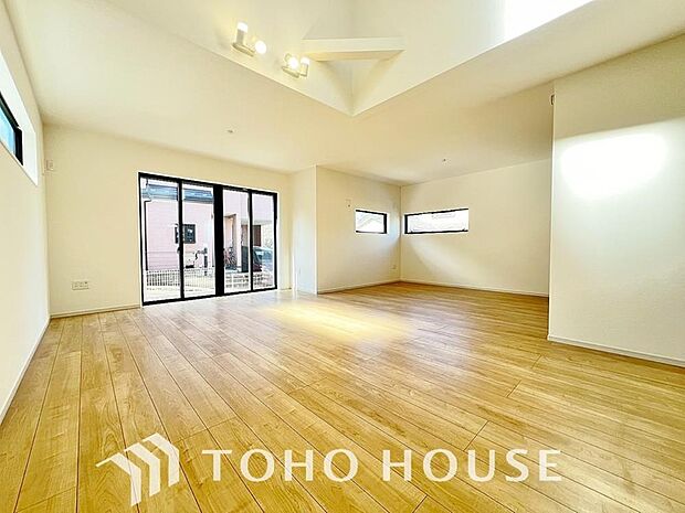 作り手の「気持ちの良いリビングでお過ごししていただきたい」という思いを感じさせます。