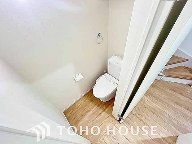 清潔な空間であって頂けますように、目に留まるだけではなく、汚れをふき取り易いフロアと壁紙をチョイス。