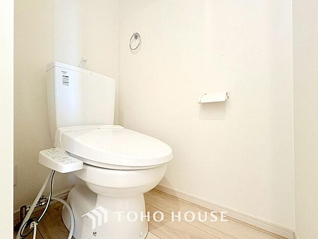 清潔な空間であって頂けますように、目に留まるだけではなく、汚れをふき取り易いフロアと壁紙をチョイス。