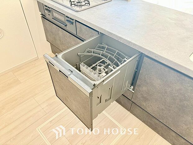 高温水や高圧水流を使う事で効率よく食器洗浄できます。殺菌効果も高いので哺乳瓶等を洗う際にも便利です。