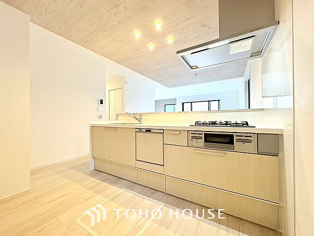 広々キッチンを採用。みんなで作った料理を召し上がりながらの会話は、どのような物になるのでしょうか。