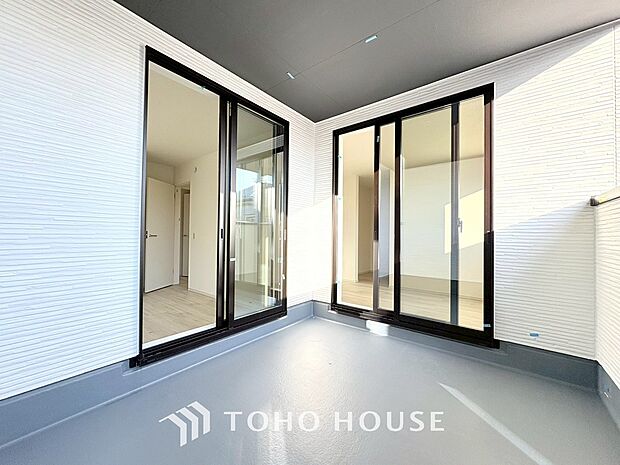 急な天候の変化でも慌てずにお洗濯物の取り込みができるインナーバルコニー仕様です。