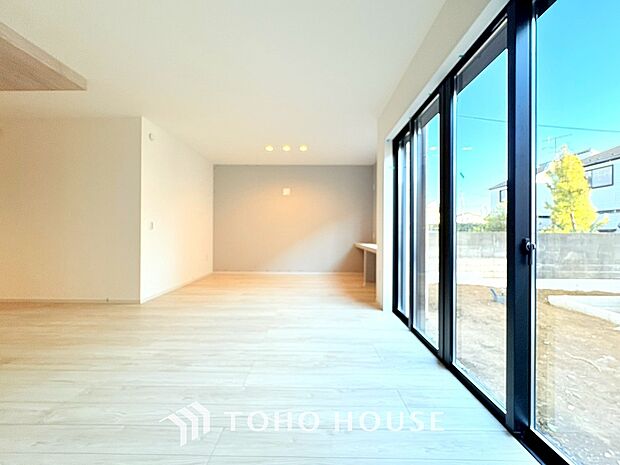 造りこんだ空間演出の妙が生み出す光と質のハーモニーはこの住宅のクオリティの良さを実感させてくれます。