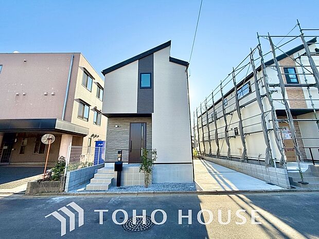 マンションとは違う敷地内駐車。ご主人様のお車のお手入れにも気合が入りますね。