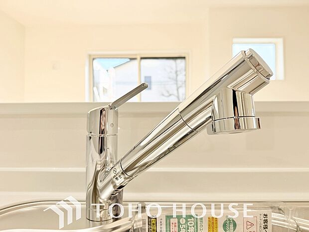 浄水器ボタンひとつで浄水と原水に切り替えられる浄水器一体型水洗を使用。