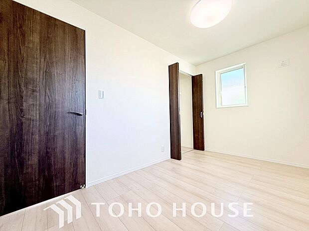 お子様の心と身体を見守る子供部屋として、小さな自立心を育むお部屋作りを見越してご覧下さい。