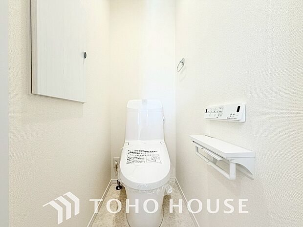 トイレには快適な温水洗浄便座付