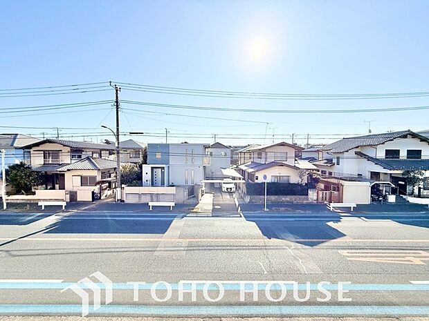 その豊かな眺望にふさわしい空間には、通風・採光にも優れ、心地よい光と風があふれています。