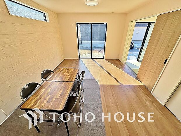 作り手の「気持ちの良いリビングでお過ごししていただきたい」という思いを感じさせます。