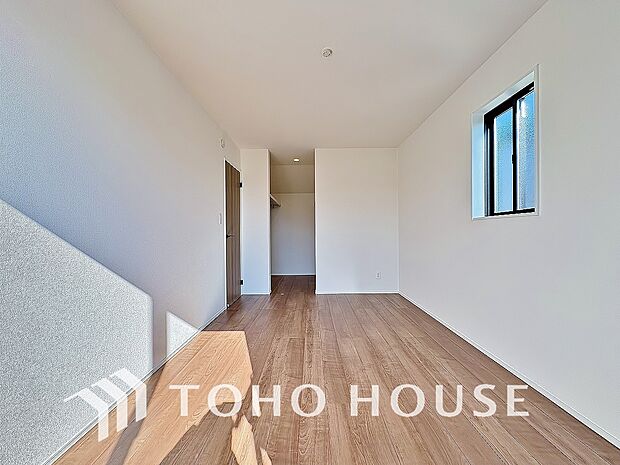 お子様の心と身体を見守る子供部屋として、小さな自立心を育むお部屋作りを見越してご覧下さい。