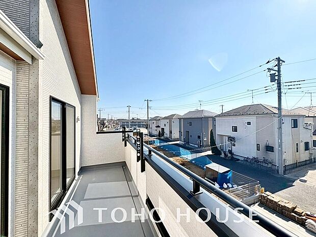 豊かな陽光に照らしだされる素敵な空間。季節を問わず華やいだ素敵な風景をお楽しみいただけます。