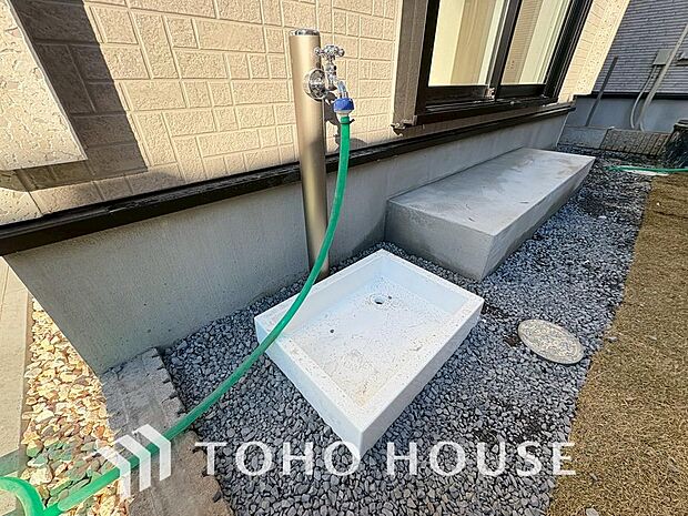 「外水栓」外回りのお掃除や靴のお手入れ、お車の洗車を行う際にあると何かと便利です。