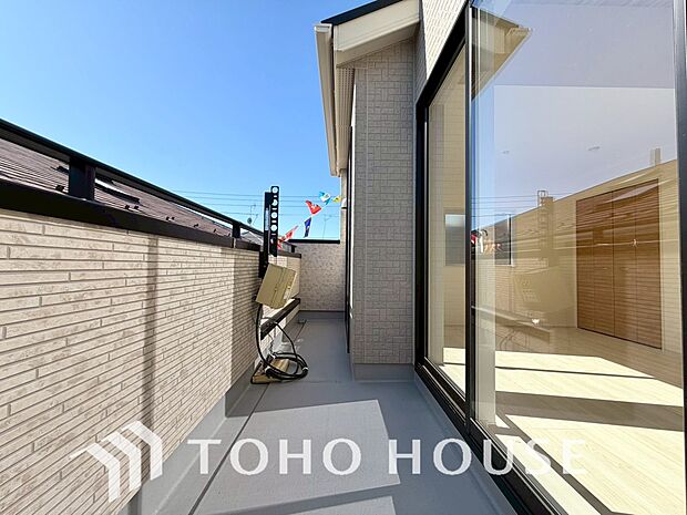 夜空の煌めきや、室内への通風や採光へ一役。ガーデニング等も充分に楽しめる広さを確保しております。