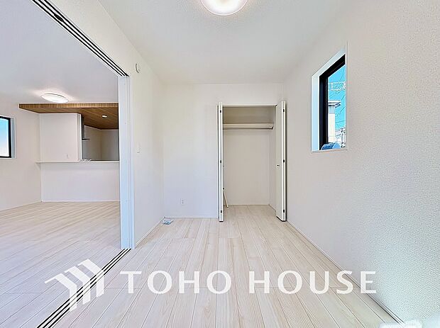 お子様の心と身体を見守る子供部屋として、小さな自立心を育むお部屋作りを見越してご覧下さい。