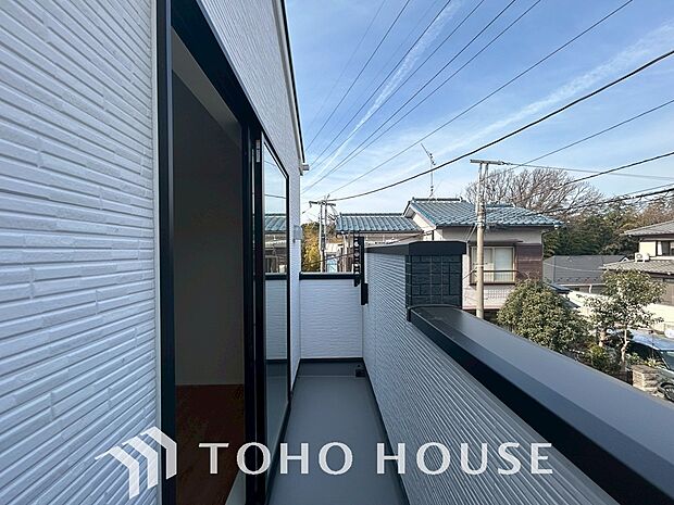 太陽に愛された邸は、陽当り、通風に優れた魅力的で快適さを追求した邸宅です。