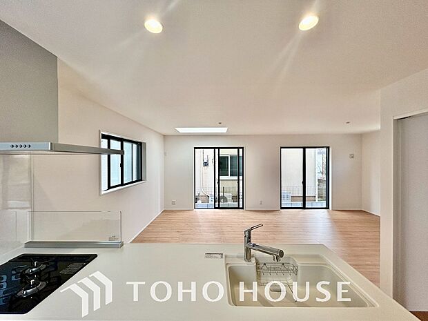 造りこんだ空間演出の妙が生み出す光と質のハーモニーはこの住宅のクオリティの良さを実感させてくれます。