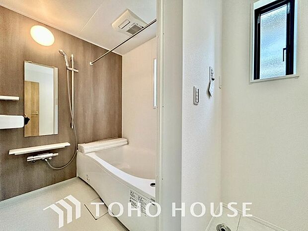 心地よいバスタイムを演出する浴室はゆとりあるサイズを採用。