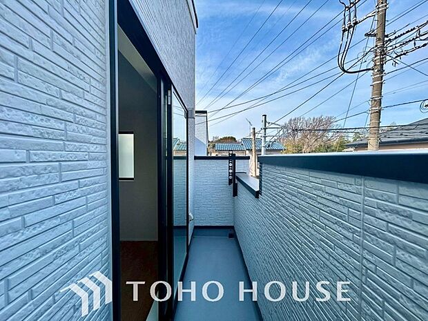 太陽に愛された邸は、陽当り、通風に優れた魅力的で快適さを追求した邸宅です。