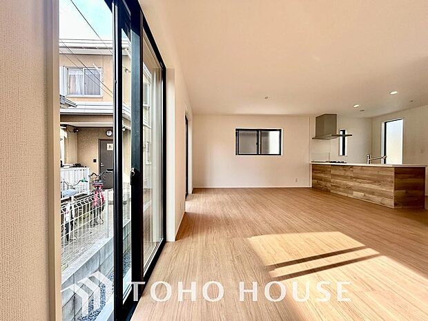 家は、ただ生活する場ではなく、笑顔の毎日、安らぎの日々のために、暮らしを愉しく、快適にする場所。