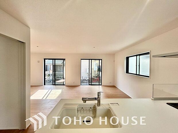 造りこんだ空間演出の妙が生み出す光と質のハーモニーはこの住宅のクオリティの良さを実感させてくれます。