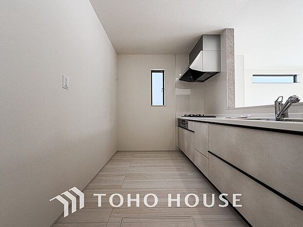 お料理の上手な方が独壇場でお料理の腕を披露するスタイルに向いているキッチンです。